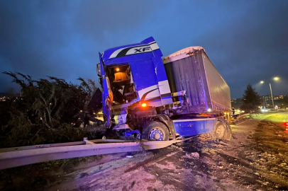 Samsun’da tır devrildi: 1 yaralı