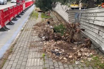 Bursa Ataevler'de hafriyat çalışmasında yola zarar verdiler!