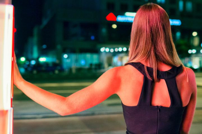 Fuhuş tuzağıyla banka hesaplarını boşaltıyorlar! Konumcu, taşıyıcı, tokatçı, dümenci...