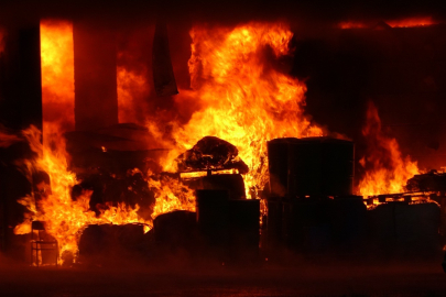 Trabzon'da fındık fabrikasında yangın