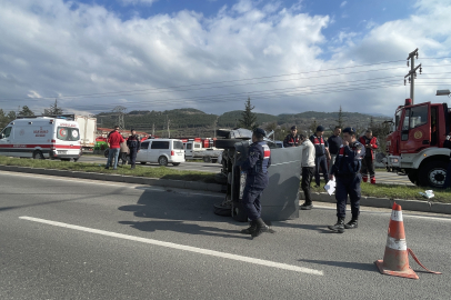 Bolu'da kamyonla çarpışan otomobildeki 6'sı çocuk 9 kişi yaralandı