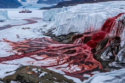 Buzulların altındaki sır: Antarktika’daki 'Kan Şelale'sinin 100 yıllık gizemi çözüldü!