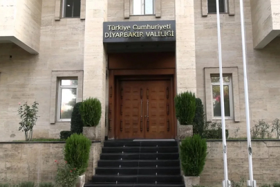 Diyarbakır'da patlama: 'Sivil polis aracı üzerinden geçti'