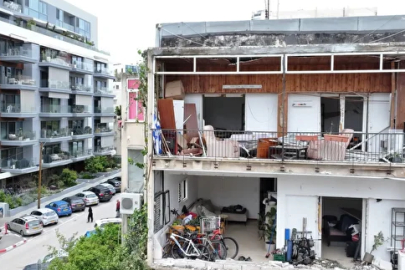 İran misillemeleri Tel Aviv'deki binalarda hasara yol açtı