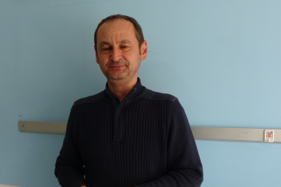 Isparta'da bisikletli vatandaşın cebinden paralar yola saçıldı, duyarlı esnaf toplayıp sahibini beklemeye başladı