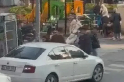 İstanbul'da korku dolu anlar: Etrafa rastgele bıçakla saldırdı