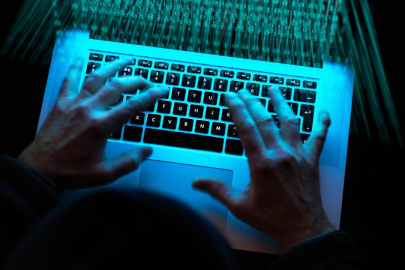 İstanbul'da "siyah şapkalı hacker" çetesi çökertildi