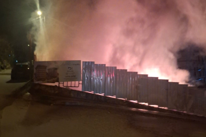 İstanbul Üsküdar’da şantiyede işçilerin kaldığı konteynerlerde yangın