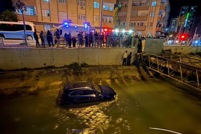 Mersin'de otomobil kanala uçtu, facia ucuz atlatıldı