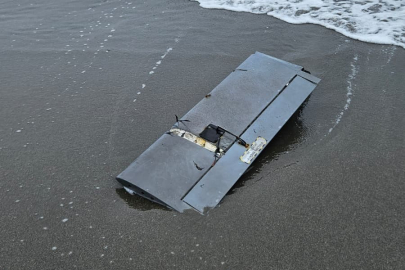 Sakarya'da sahile dron parçası vurdu