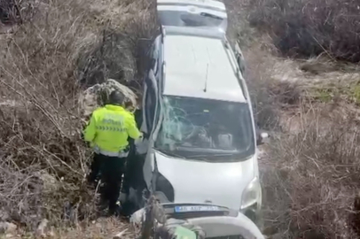 Adıyaman'da hafif ticari araç devrildi: 4 yaralı