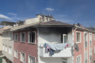 Bursa'da 3 katlı binada yangın: Yaşlı kadının durumu ağır