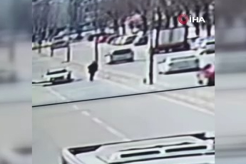 Bursa'da yolda bulduğu 200 bin lirayı sahibine teslim etti