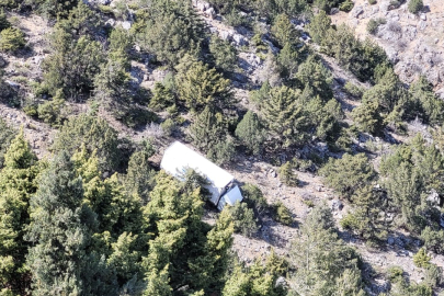 Erzinca Kemaliye’de freni patlayan kamyon uçuruma yuvarlandı