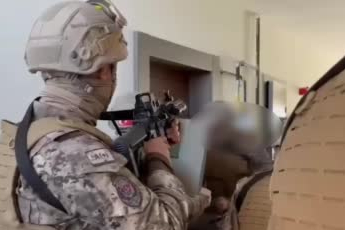 Gaziantep'te iş adamını darp ve tehdit ederek 3 milyon TL isteyen 5 şahıs yakalandı