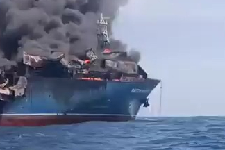 İran Hürmüz Boğazı'nı kapattı: Dev gemi vuruldu!