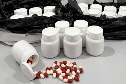 İzmir'de 1085 adet ecza hap ele geçirildi; 2 tutuklama