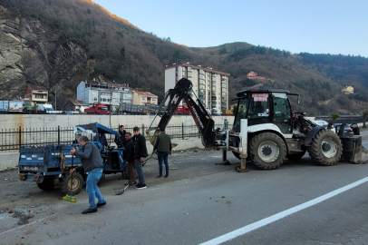 Kastamonu’da lastiği fırlayan tarım aracı takla attı: 1 yaralı