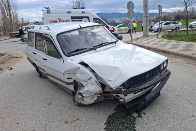 Kütahya Hisarcık'ta iki otomobil çarpıştı: 2 yaralı