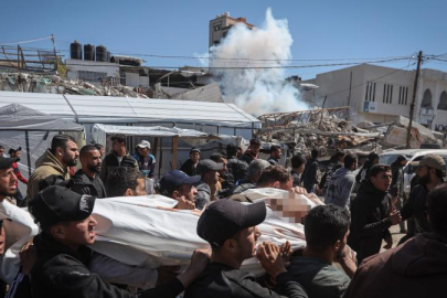 Ateşkesi ihlal eden katil İsrail'in Gazze'deki saldırılarında 3 Filistinli hayatını kaybetti