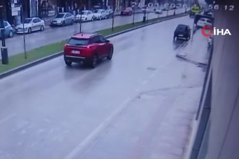 Bursa'da bir anlık dalgınlık kazayı getirdi!