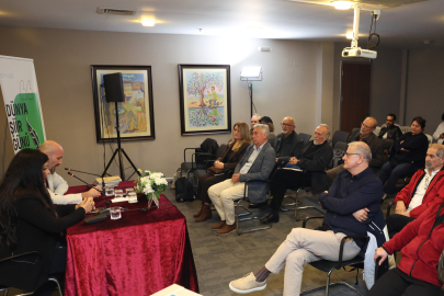 Bursa'da Dünya Şiir Onur Ödülü Nisa Leyla’ya verildi