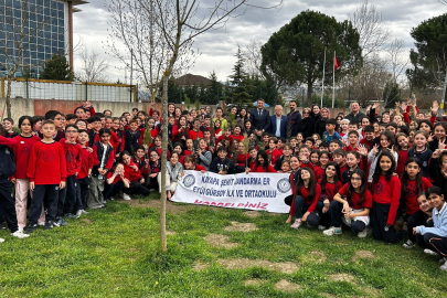 Bursa'da ilköğretim öğrencileri selvi fidanı diktiler