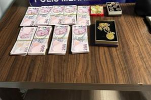 Bursa'da unutulan altın ve para dolu çanta sahibine teslim edildi