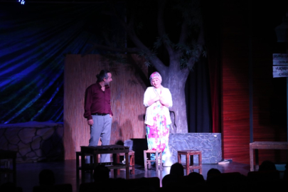 Bursa İnegöl'de Dünya Tiyatrolar Günü “Komşu Köyün Delisi” ile kutlandı