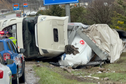 Almanya’dan Türkmenistan’a giden tır Samsun’da devrildi: 1 yaralı