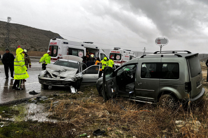 Ankara'daki trafik kazasında 1 kişi öldü, 4 kişi yaralandı