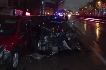 Bursa'da zincirleme kaza! Yardım etmeye çalışırken çarptı: Yaralılar var...