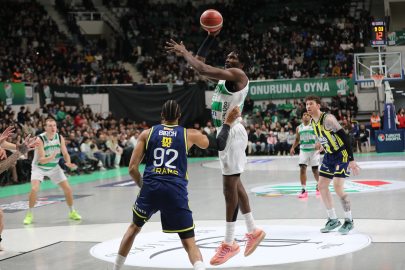 Bursaspor, Fenerbahçe Beko karşısında uzatmalarda kazandı