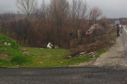 Elazığ’da otomobil dereye uçtu: 3 yaralı