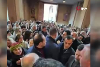 Ermenistan Başbakanı Paşinyan’a kilisede saldırı teşebbüsü