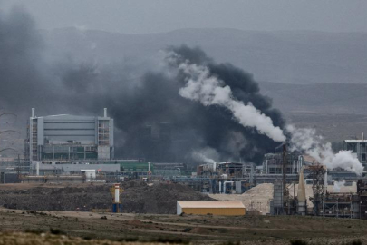 İsrail'de alarm! İran, füze saldırısıyla kimyasal tesisi vurdu