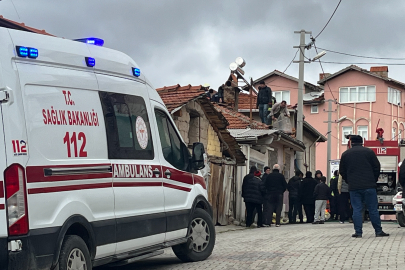 Kütahya'da tek katlı ev çıkan yangında kullanılamaz hale geldi