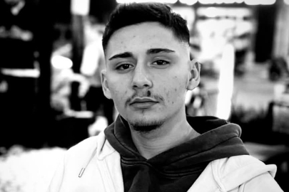 Manisa'da kazada ağır yaralanan genç sürücü hayatını kaybetti