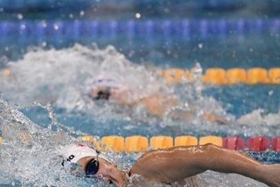 Milli yüzücülerden 9 madalya