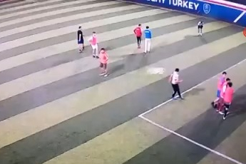 Bursa'da halı sahada yumruklar konuştu!