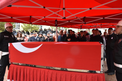 Trafik kazasında şehit olan polis memuru son yolculuğuna uğurlandı