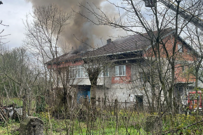 Zonguldak Çaycuma'da ev yangını korku ve paniğe yol açtı