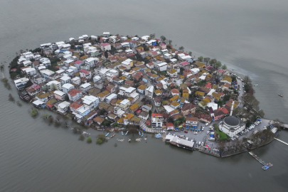 Bursa’da ‘Küçük Venedik’ sular altında! Göl taştı, evleri ve yolları su bastı...