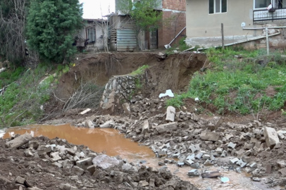 Aydın'da toprak kayması nedeniyle 3 ev tahliye edildi