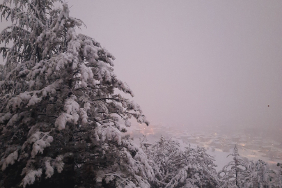 Bursa’da bahar beklenirken kar sürprizi: Bir ilçe beyaza büründü...