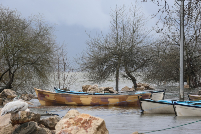 Bursa’da ‘Küçük Venedik’ sular altında! Göl taştı, evleri ve yolları su bastı...