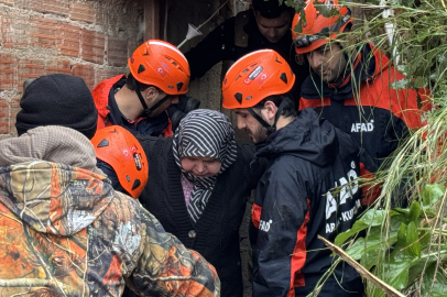 Bursa’da toprak kaydı, evinde mahsur kaldı!