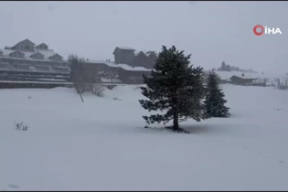 Bursa Uludağ'da kalınlığı dün 181 santimetre ulaşınca günübirlikçiler akın etti!