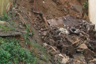 İstanbul Eyüpsultan'da istinat duvarı çöktü