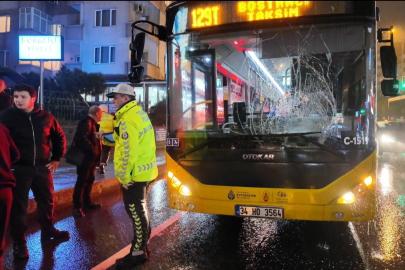 İstanbul Üsküdar'da kırmızı ışıkta yolun karşısına geçen yayaya İETT otobüsü çarptı